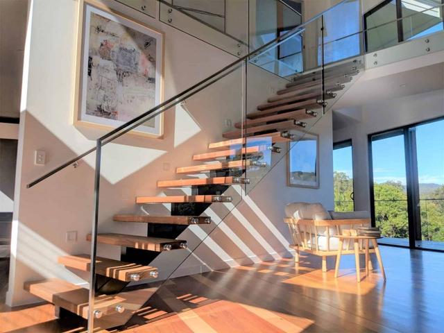 Glass Staircases in Dubai Homes